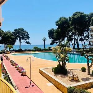 apartamento-vistas-al-mar-con-acceso-directo-a-la-playa.top-hotels-tarragona.com/